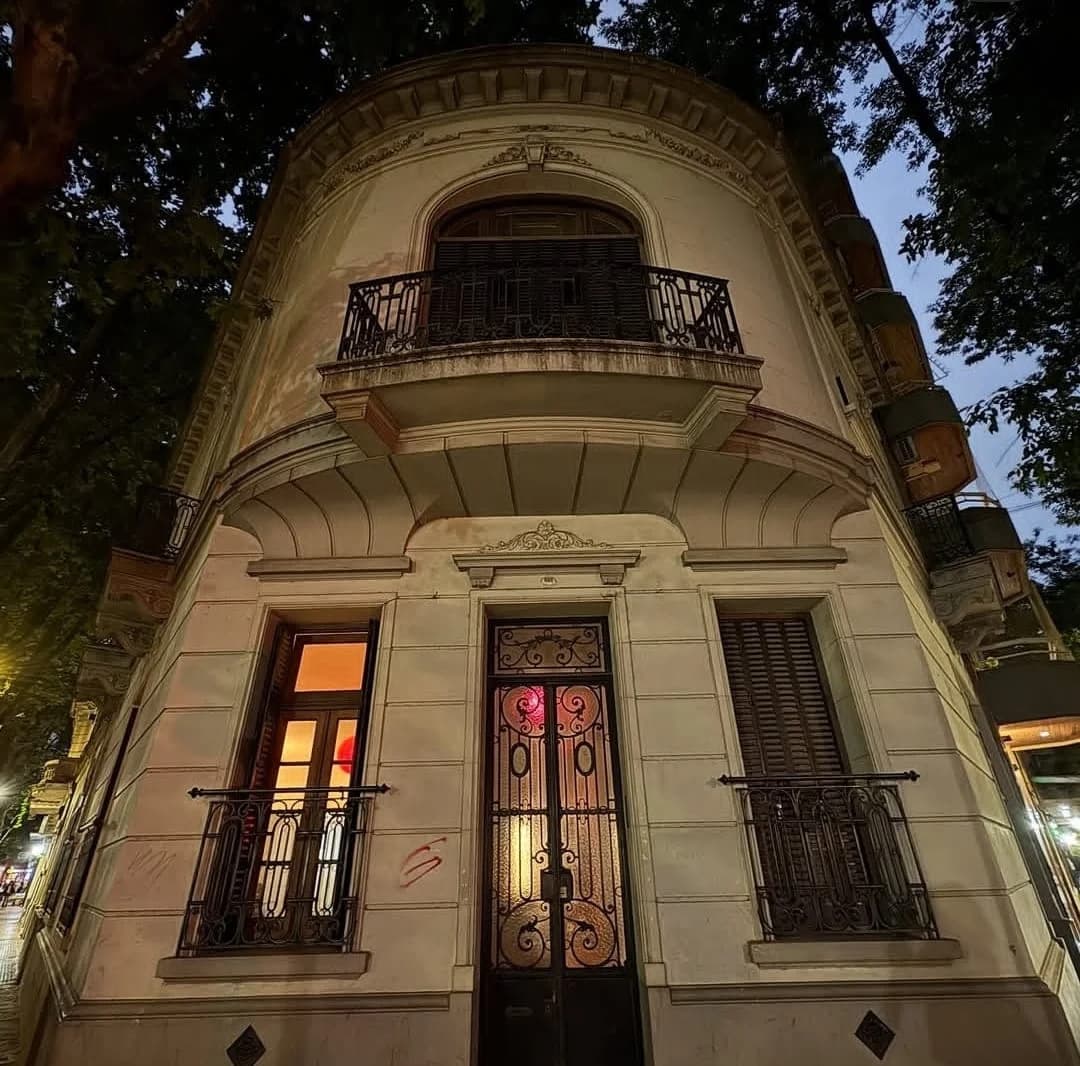 Manso Club — Fachada del edificio